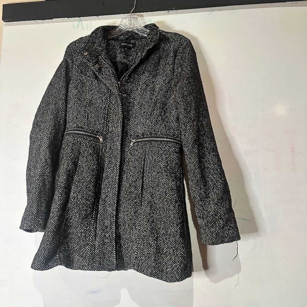 Black and white herringbone coat(large)